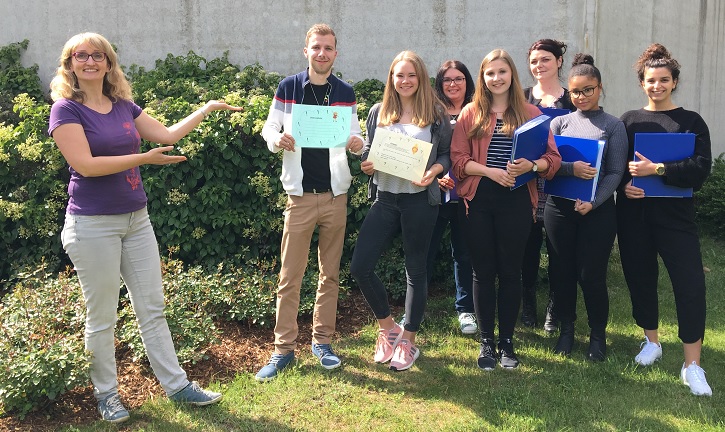 Kathrin stellt Schulpatenprojekt mit Paten vor