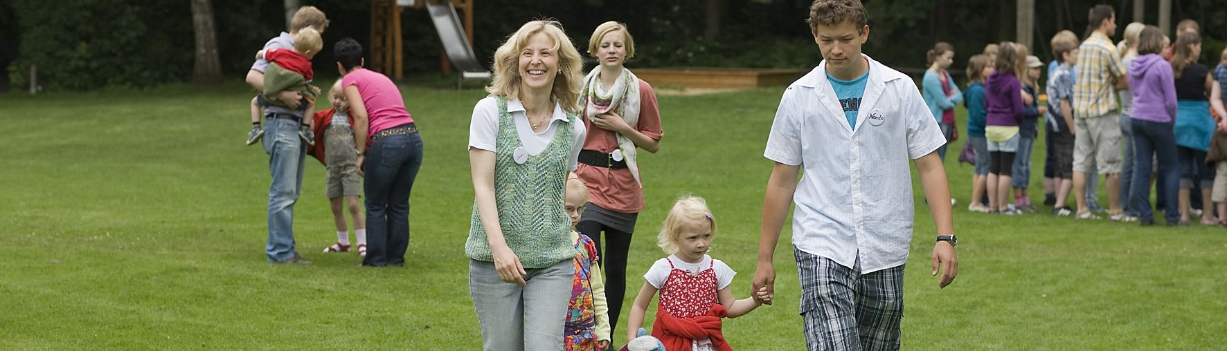 Bild einer Familie auf einem Event