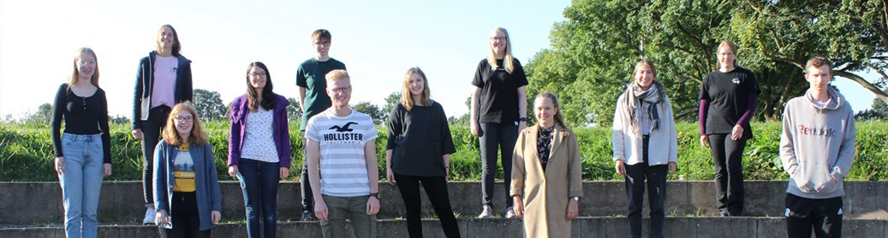 Treffen junger Menschen im Park