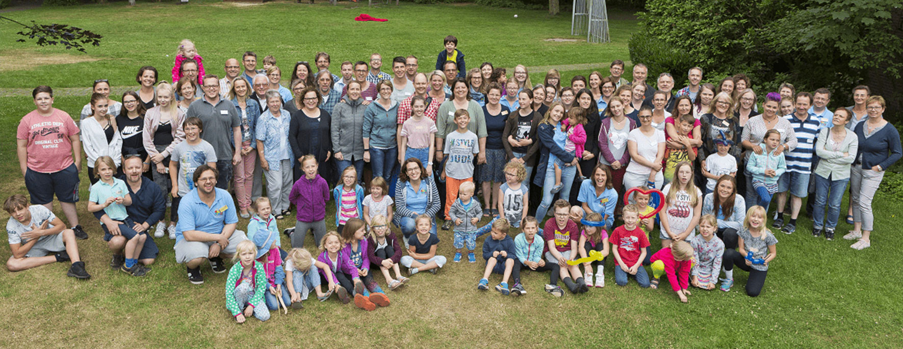 Gruppenbild von Kindern und Eltern auf einem unser Events